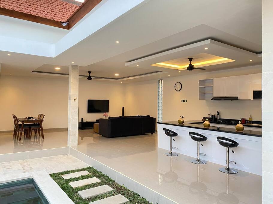 Villa Akmali Umalas 2Br With Private Pool & Jacuzzi Canggu Kültér fotó